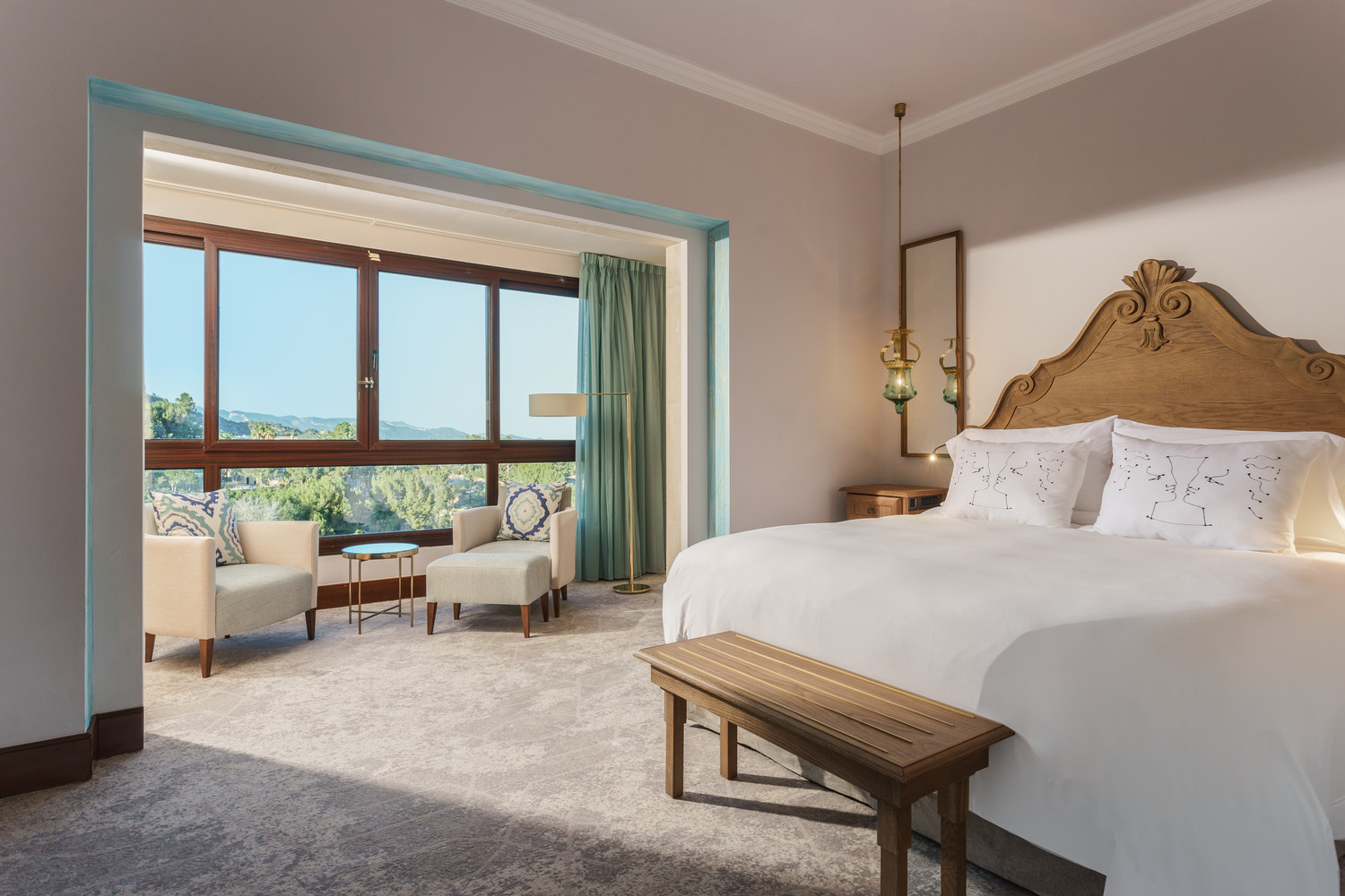 lux3090gr-212068-Classic Window Room-Low.jpg